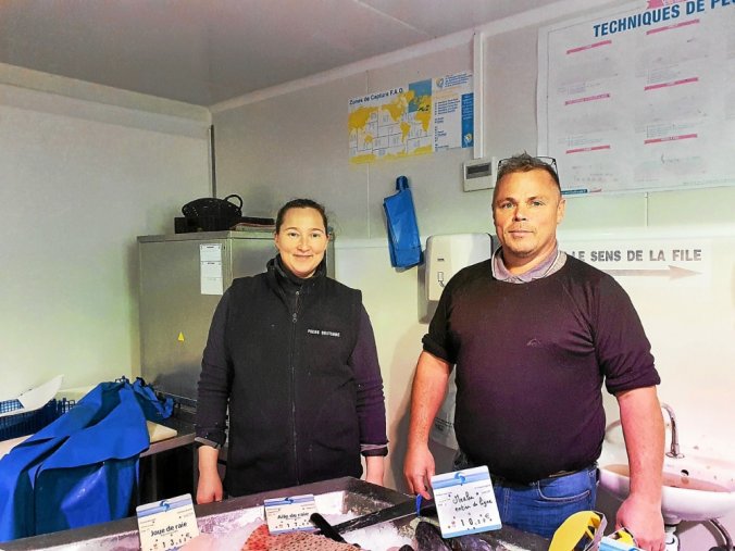 Mike et Véro à la poissonnerie La pêche Bretonne à Camaret